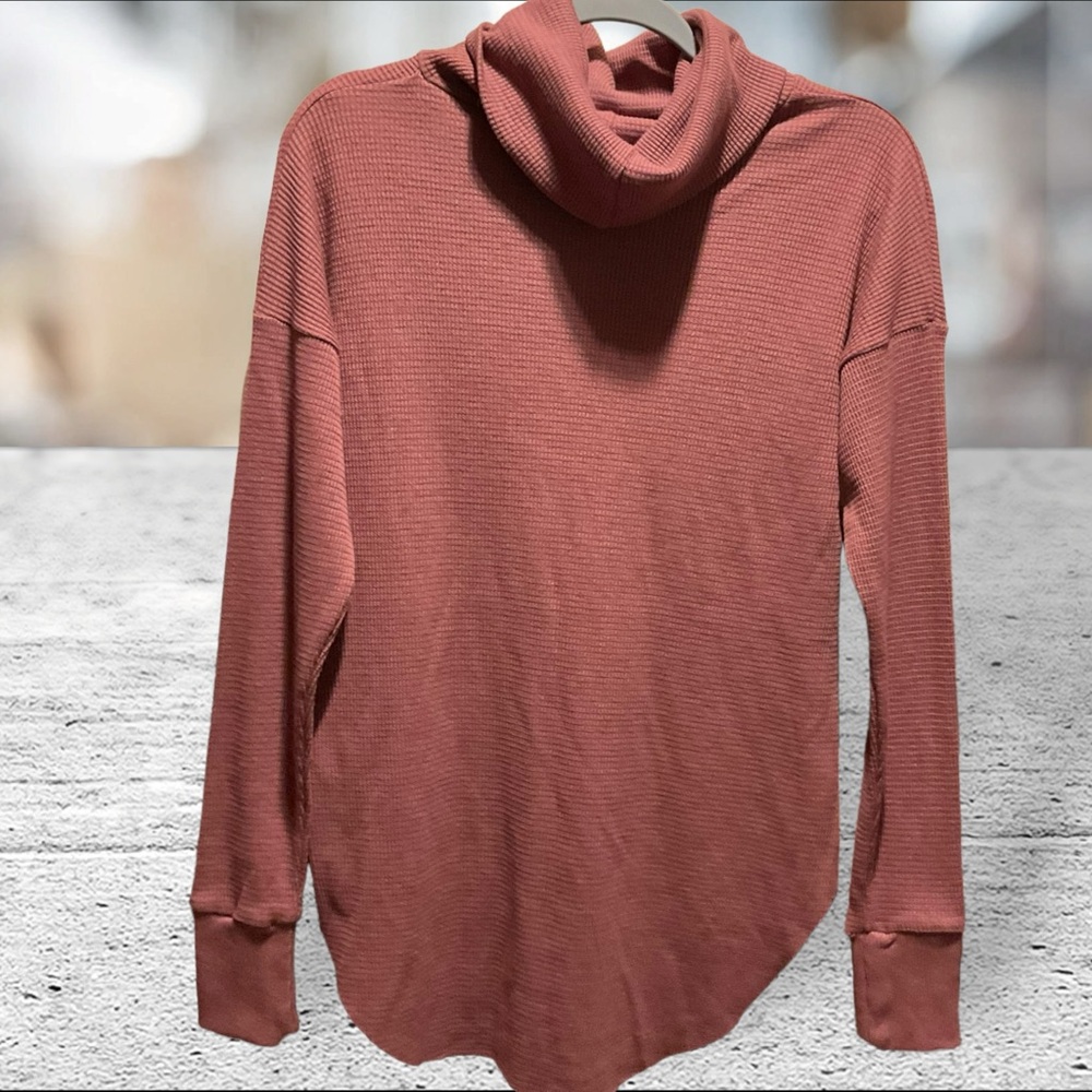 ** NWT MOD REF Pullover Top